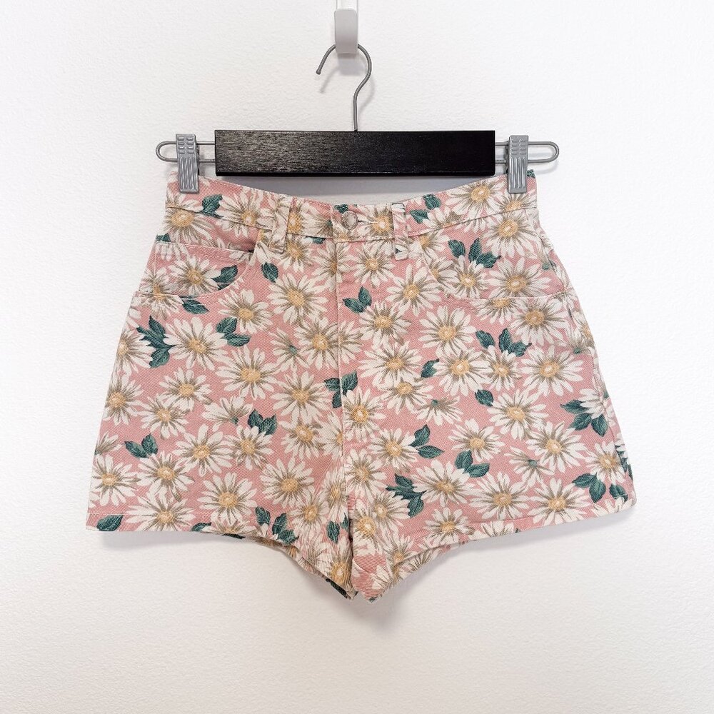 VTG 90s Paris Sport Club Daisy Floral Print Pink Denim Shorts Size 7 / 26" Waist